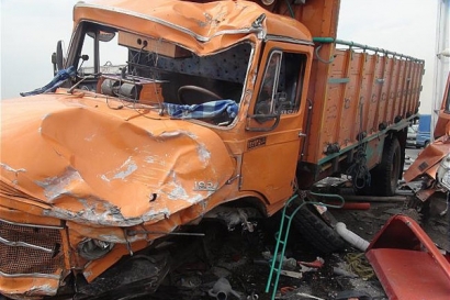 بی‌احتیاطی راننده کامیون در مینودشت منجر به فوت ۴ نفر شد