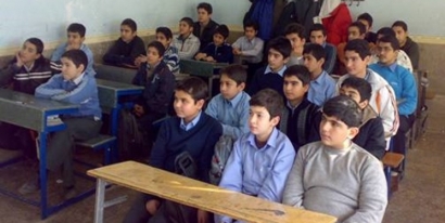 بورسیه 21 دانش‌آموز حاشیه‌نشین گنبدی توسط کمیته امداد