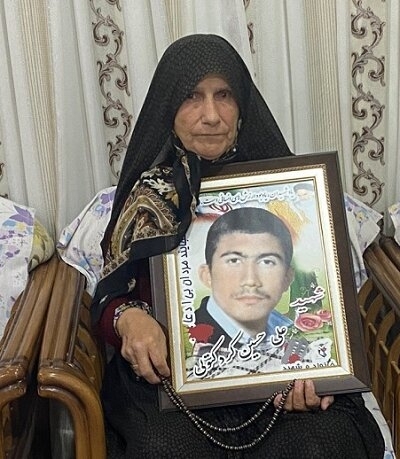 مادر شهیدی که حقوق یک ماهش را به آسیب‌دیدگان ناشی از کرونا اهدا کرد
